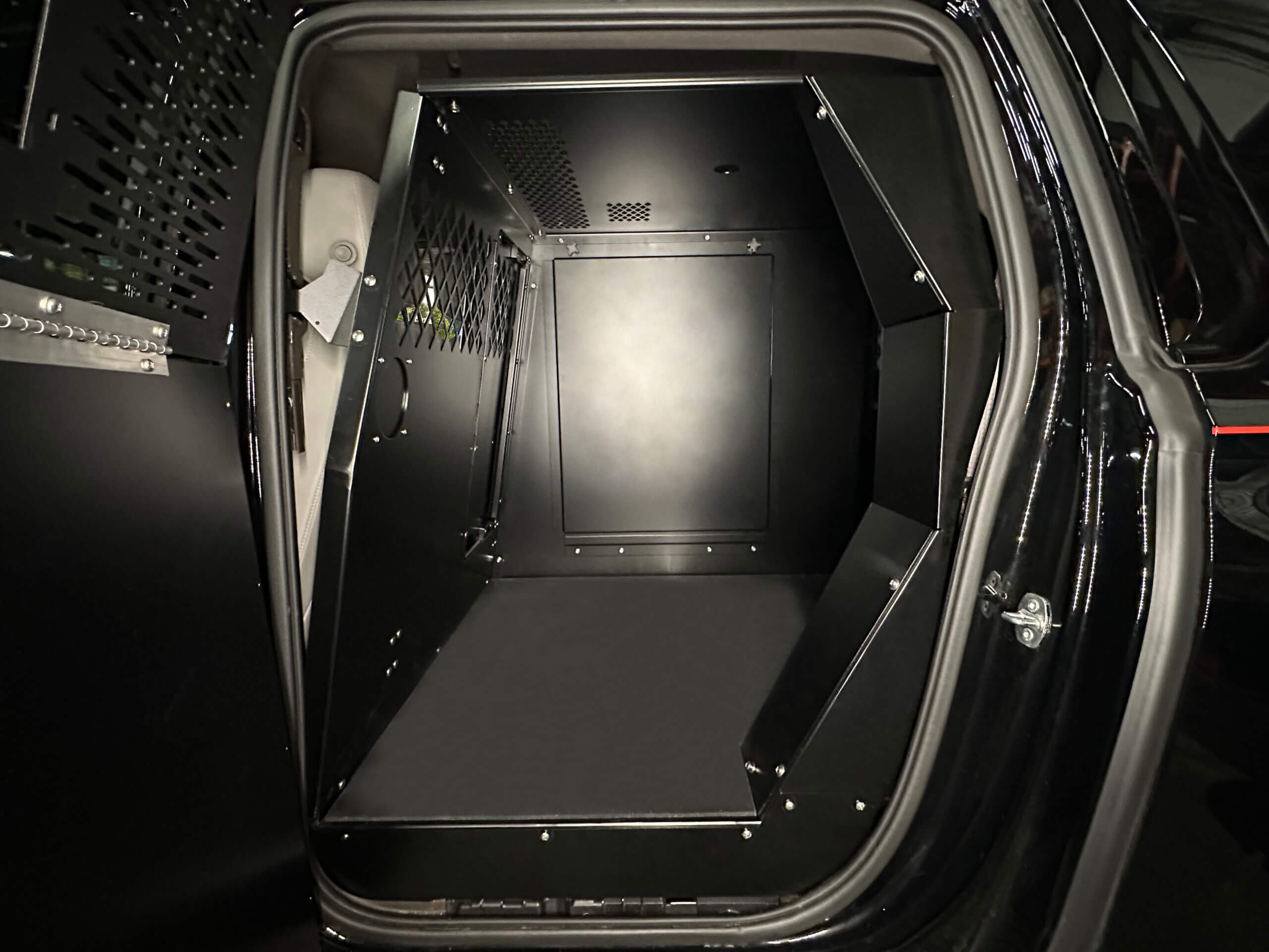 K9 Prisoner Transport System For 2021-2024 Chevrolet Suburban – Black